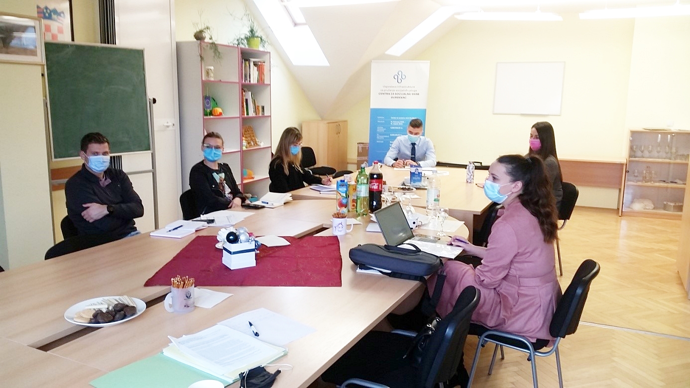 SASTALI SE ČLANOVI PROJEKTNIH TIMOVA U OKVIRU PROVEDBE DVAJU PROJEKATA KOJIH NOSITELJ ĐURĐEVAČKI CENTAR ZA SOCIJALNU SKRB